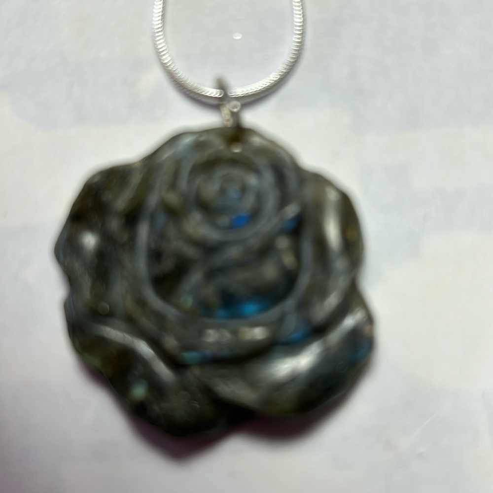 Stone carved rose necklace